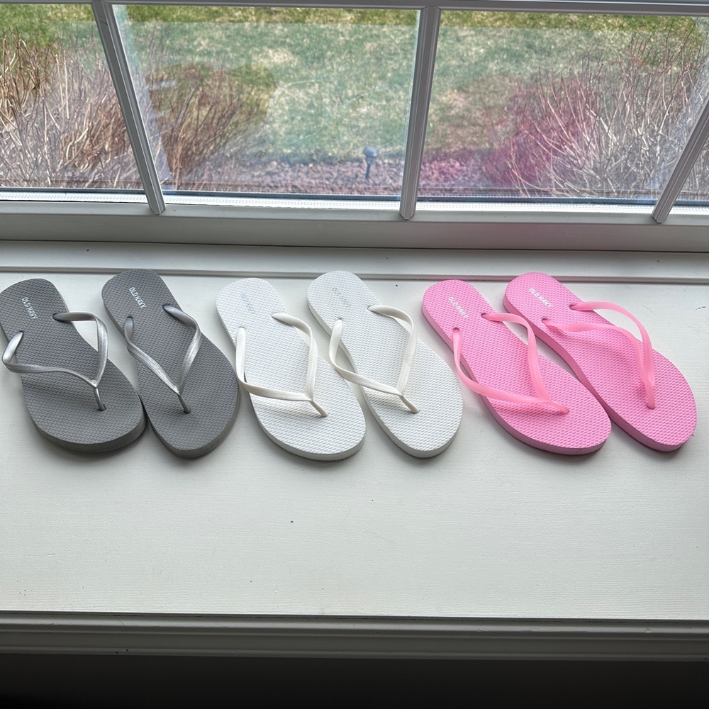 Women's Size 9 Old Navy Flip Flops - 3 Pairs!
